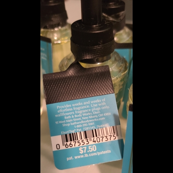 6 Bath Body Works White Barn FLANNEL Wallflowers - Picture 4 of 4